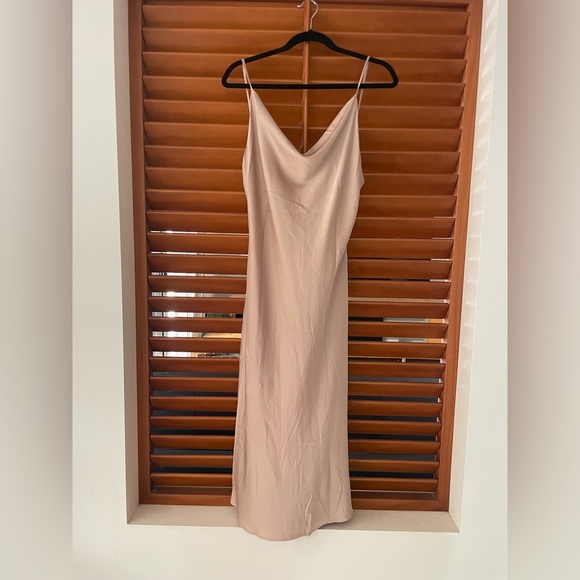 Petal & Pup - Persia dress in Taupe size 12 - Picture 3 of 4